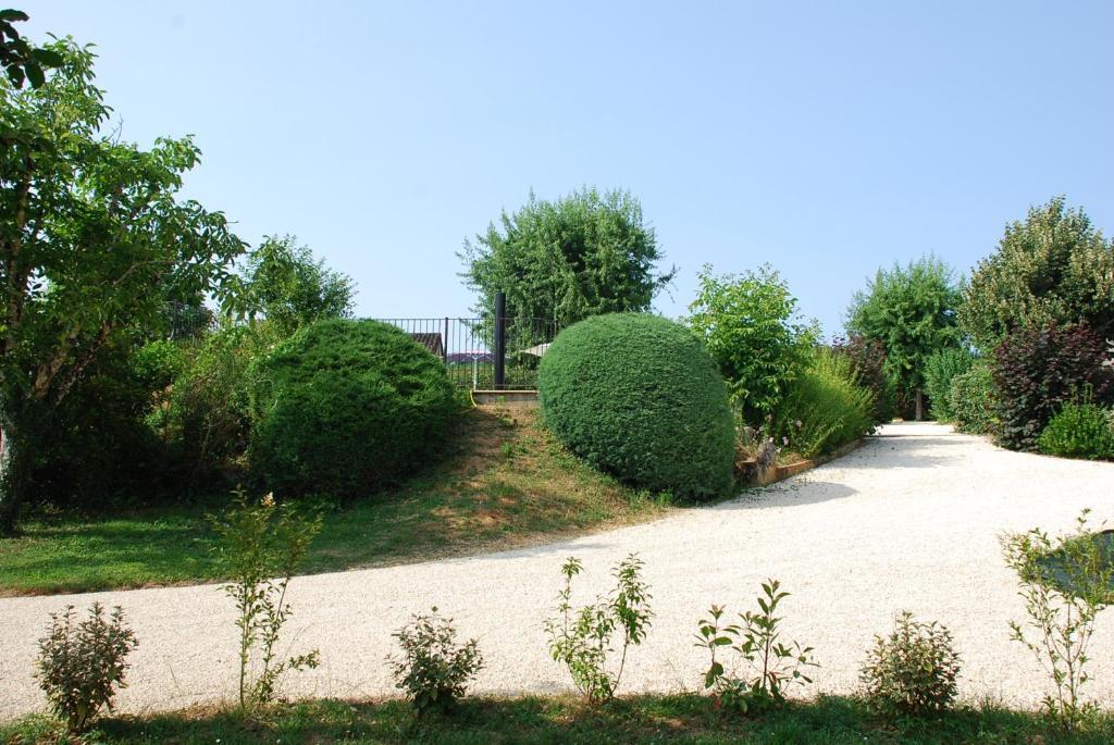 Village de Gîtes Le Châtenet Thonac Extérieur photo