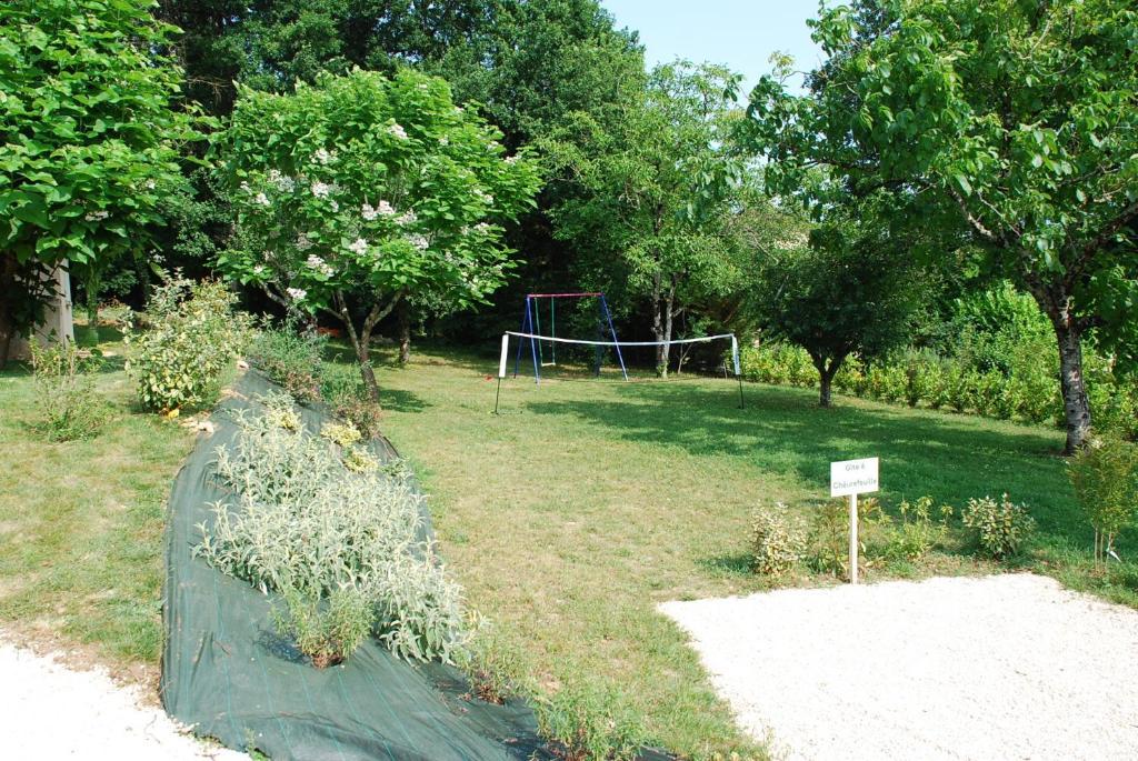 Village de Gîtes Le Châtenet Thonac Extérieur photo